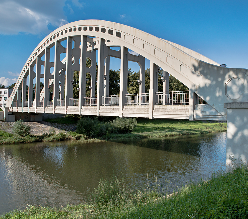 Obloukový most s novobarokními prvky
